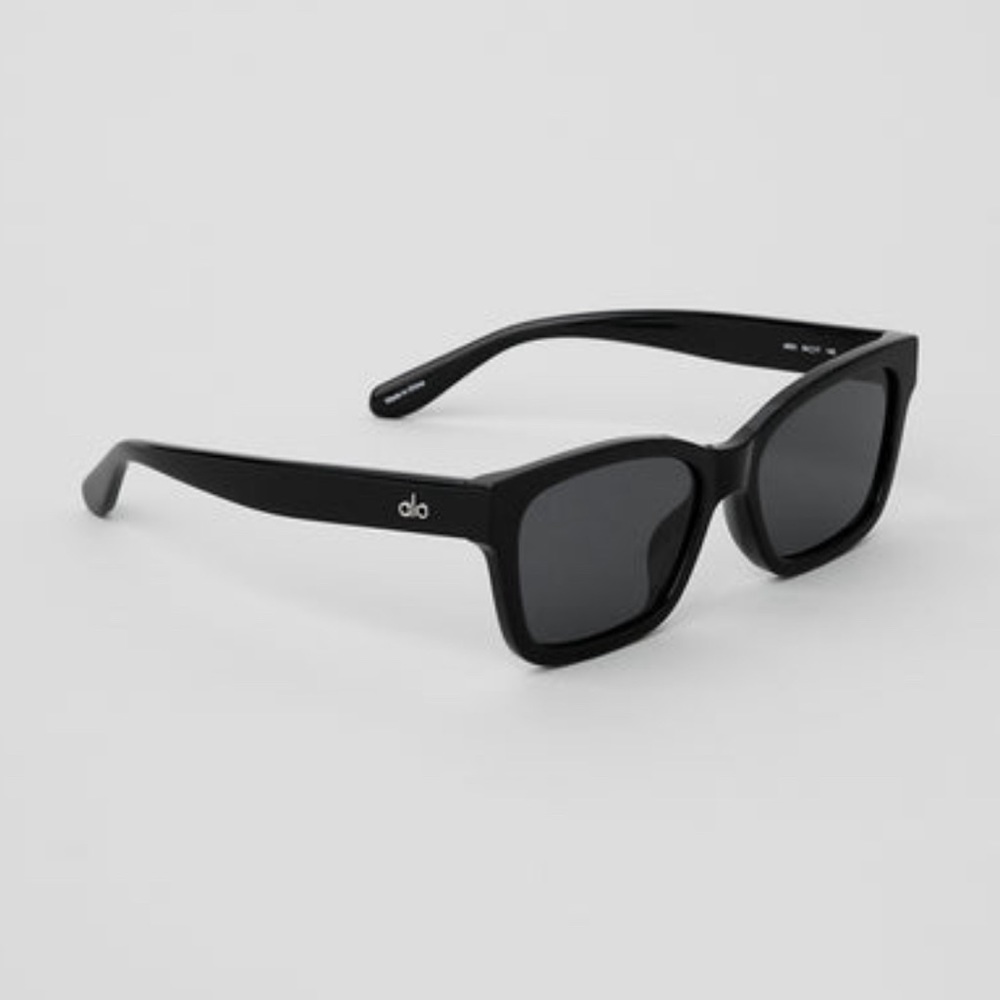 NIB Alo Yoga Chill Sunglasses